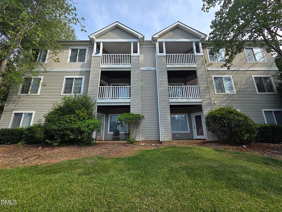 1411 Collegiate Cir #204
