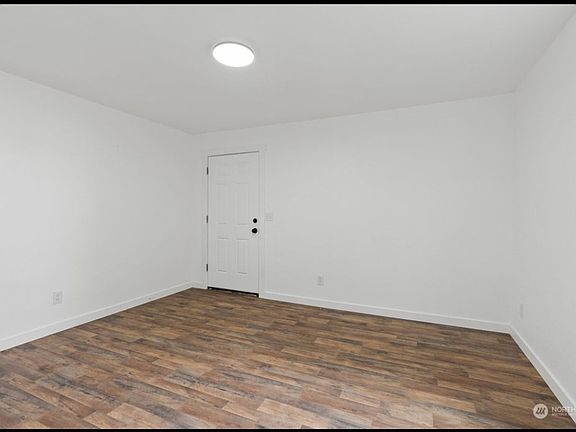 4th image of 114 N Gold St APT 2