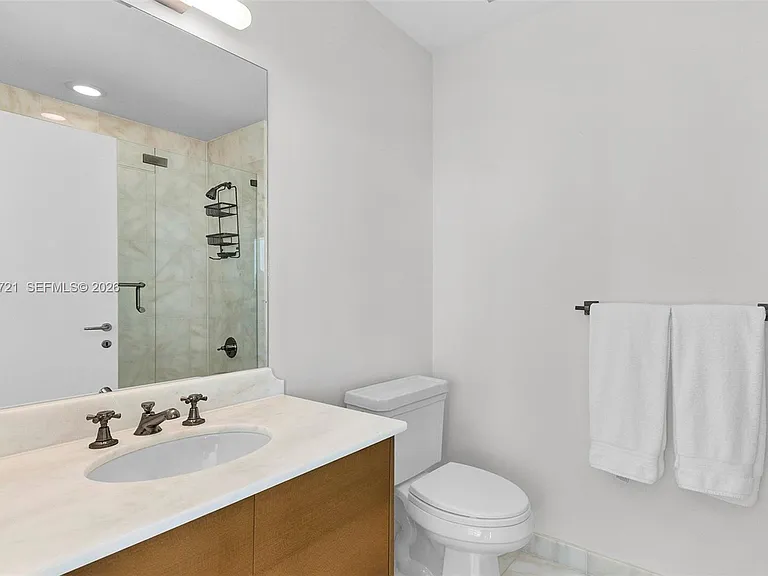 50 S Pointe Dr #2702 — Photo 11