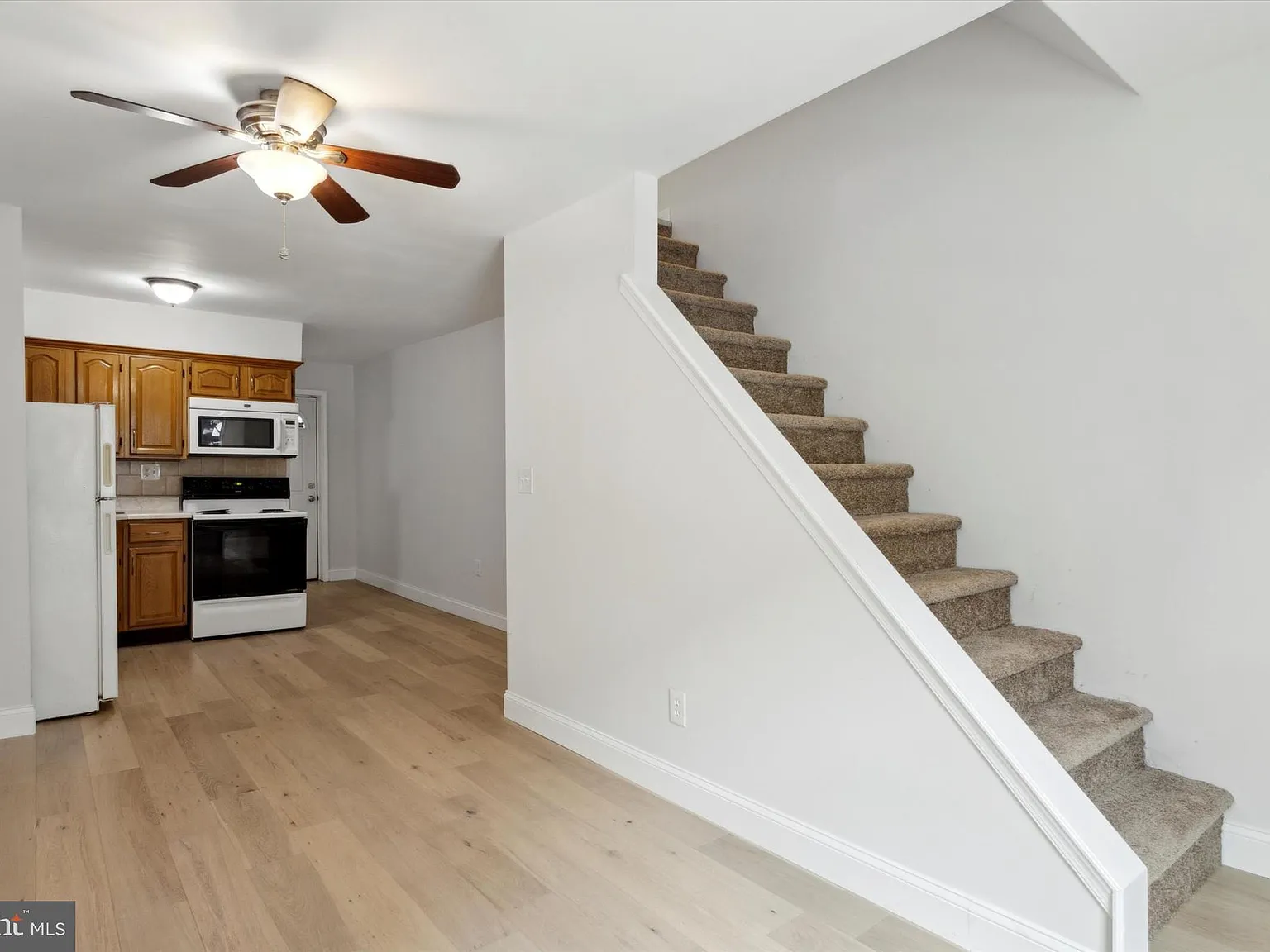 2 bed, 792 sqft, $1,595 — Photo 2