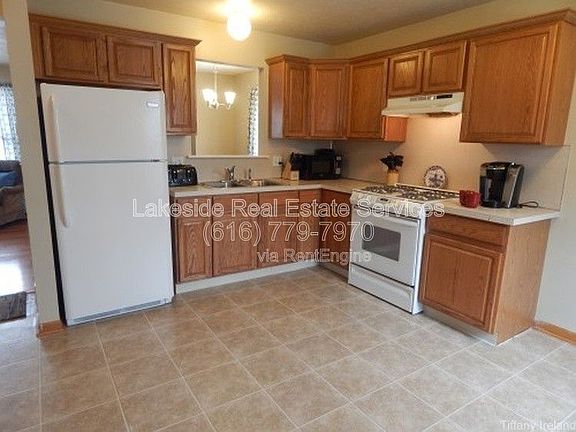 3rd image of 711 Logan St SE