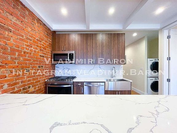 3rd image of 921 Washington Ave #632