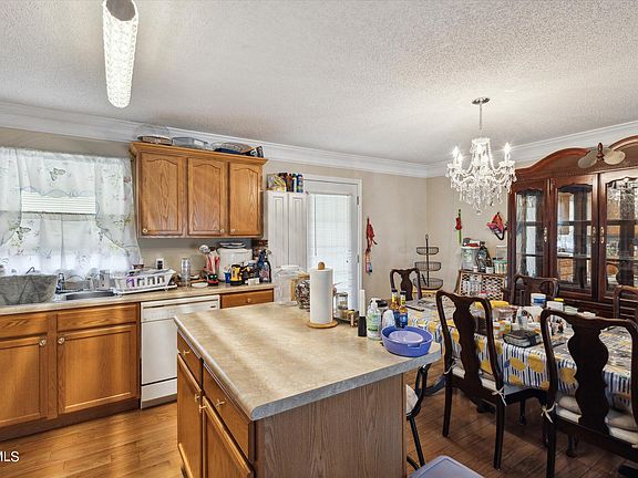 5th image of 512 Meadowlark Ct