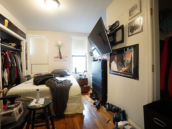 3rd image of 218 Mac Dougal St #2R