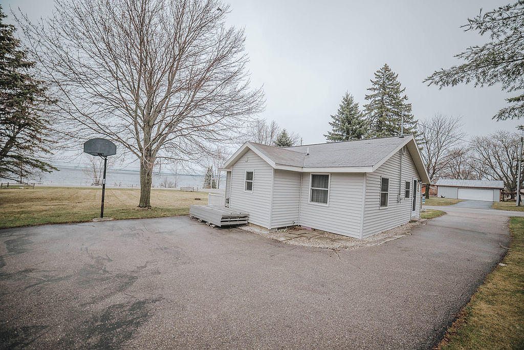 104 Hall, Houghton Lake, MI 48629 Zillow