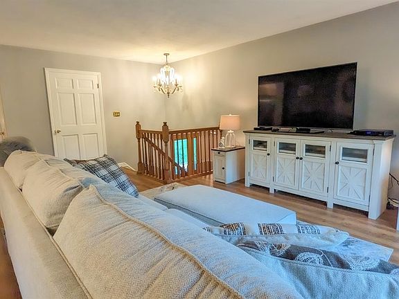 5th image of 9 Milan Manor Dr