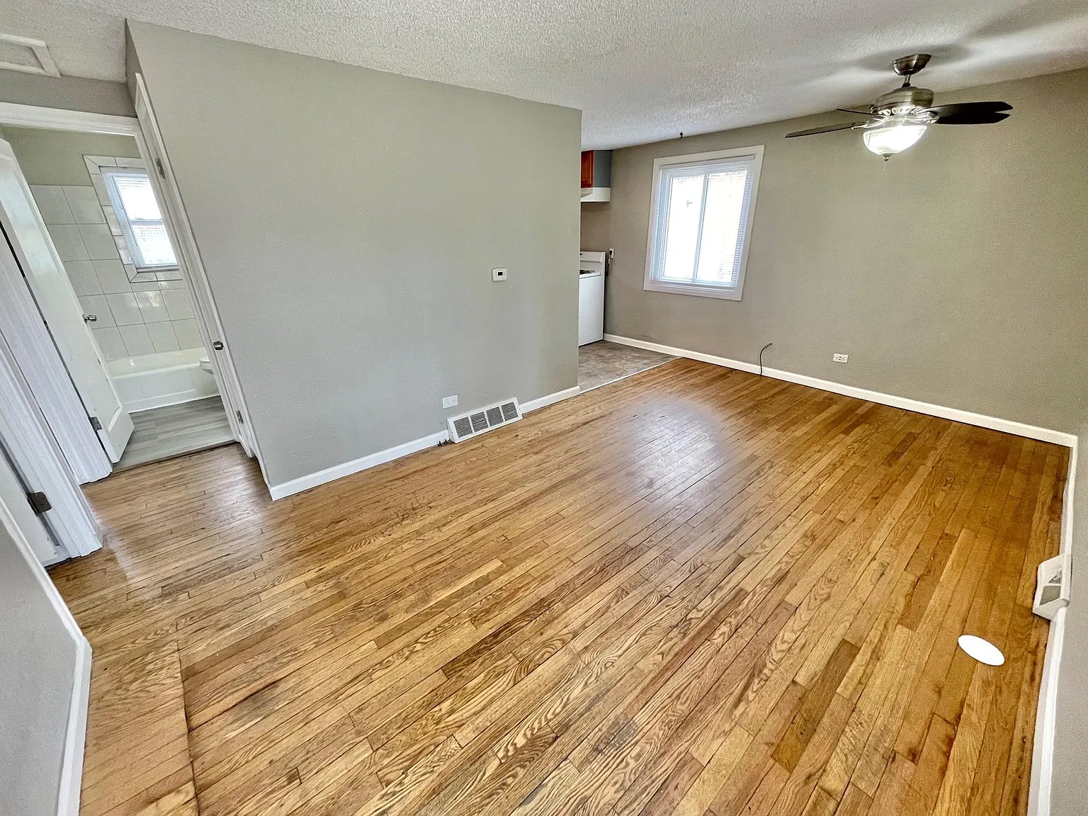 2 bed, 638 sqft, $1,900 — Photo 4