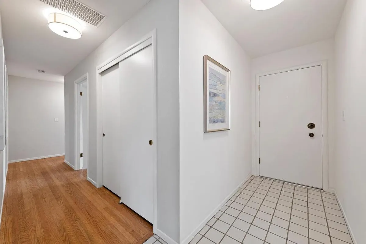 Building Photo - 1371 Delfino Way