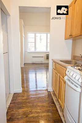 Rented by Jonis Realty | media 5