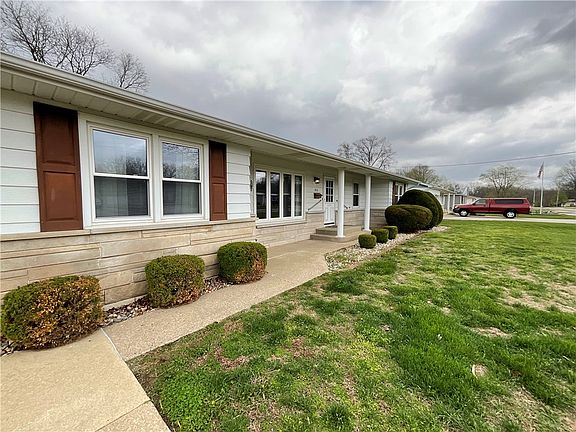 2nd image of 812 E Grove Ave