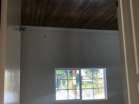 5th image of 717 W Glenoaks Blvd