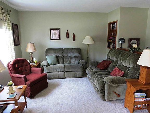 3rd image of 426 Hillcrest Dr