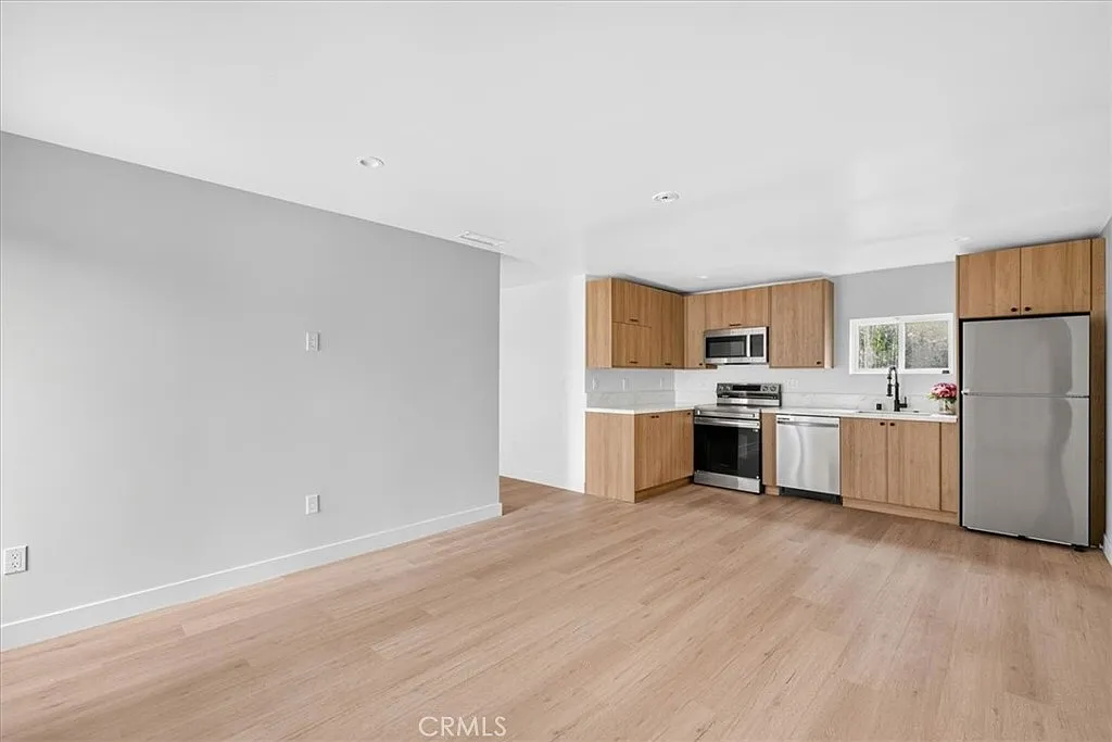 2 bed, 950 sqft, $2,800 — Photo 2
