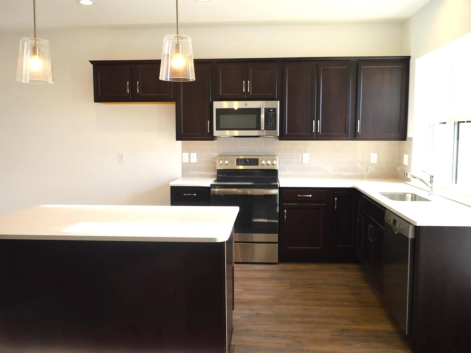 112 Stickley Dr — Photo 2