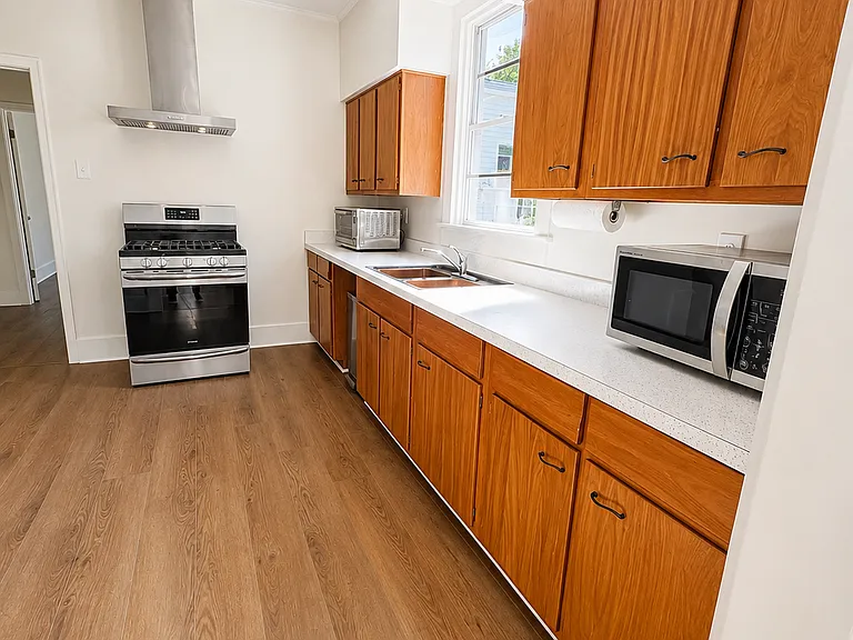 2120 Onzaga St — Photo 4