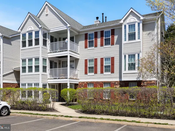 46 Inverness Cir, Marlton, NJ 08053