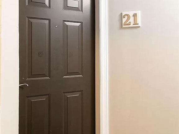 3rd image of 5646 Waterman Blvd APT 21