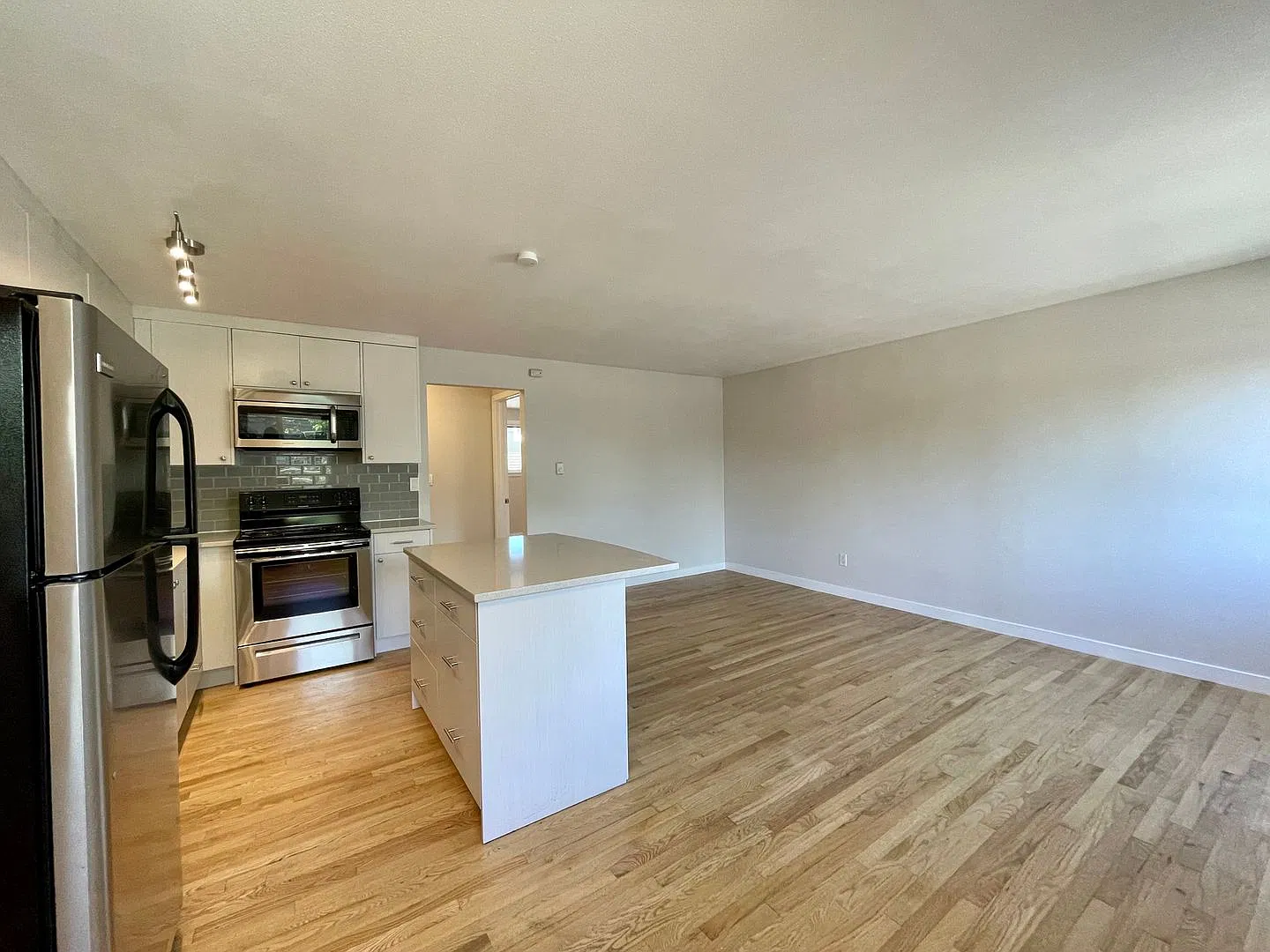 Ballard 12-Unit — Photo 4
