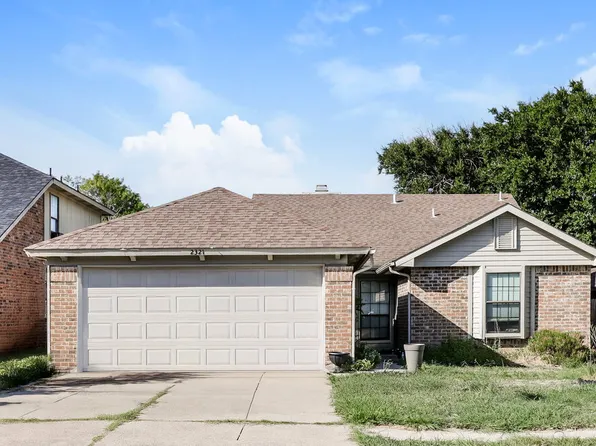 2321 Clareton Dr, Arlington, TX 76018