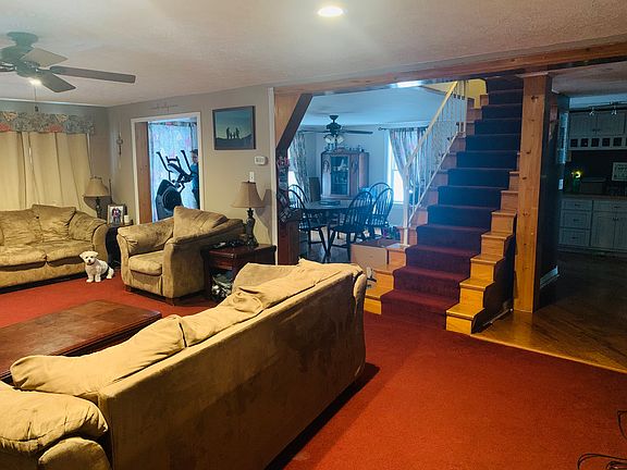 To Dining/Stairs/Wet Bar