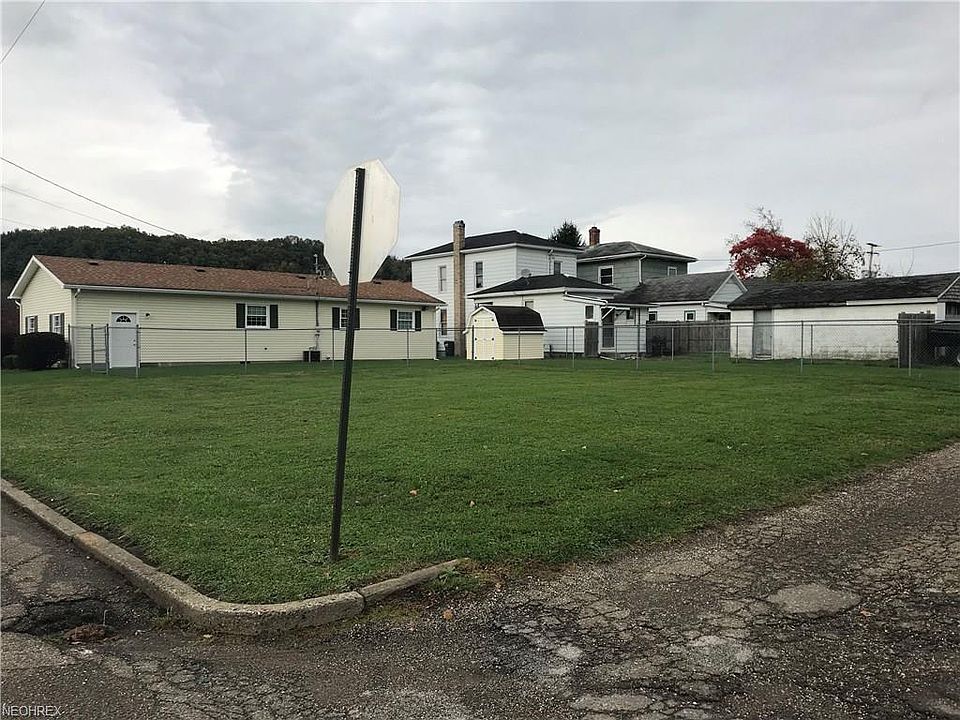 2nd image of 106 S 4th St