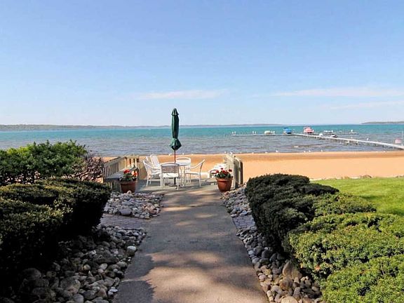 3rd image of 1717 N Us Highway 131 N Unit 32