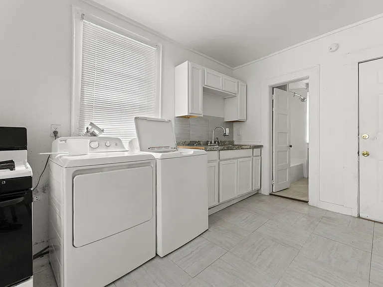 138 Line St #G — Photo 8