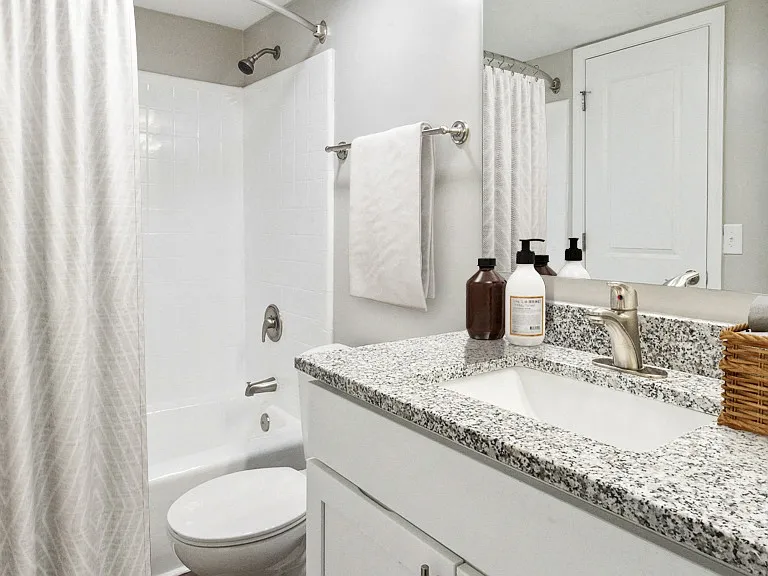 Lake Johnson Mews — Photo 12