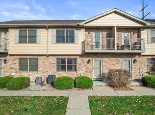 1690 Drum Corps Dr APT H, Menasha, WI 54952