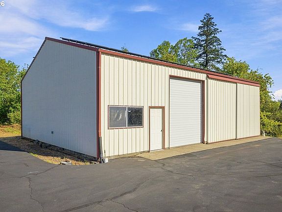4th image of 531 Ash St