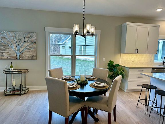 5th image of 1077 Maplewood Ct #23