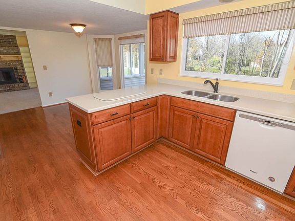 5th image of 6880 Glen Arbor Dr