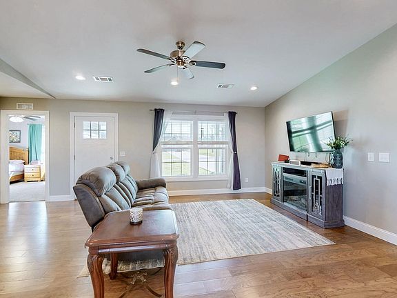 5th image of 327 John Purdom Dr