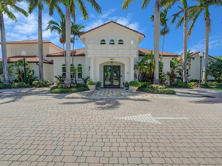 611 Villa Cir — Photo 4