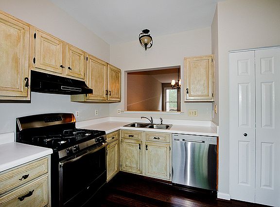 Kitchen - Pass-thru window