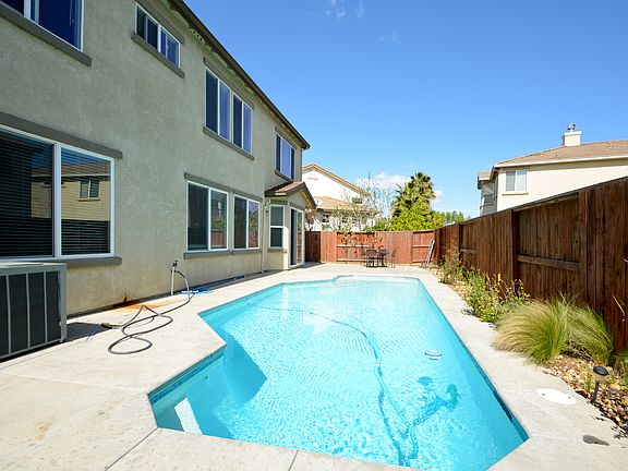 3rd image of 5933 Silver Oak Cir