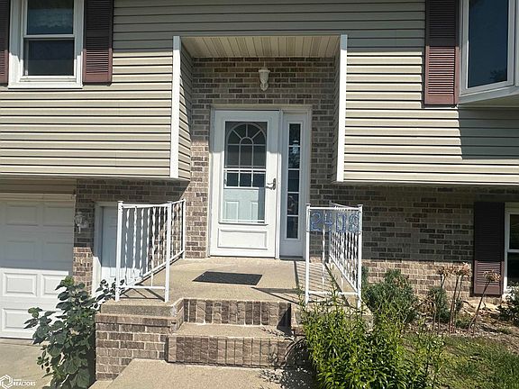 3rd image of 2406 Sunset Dr