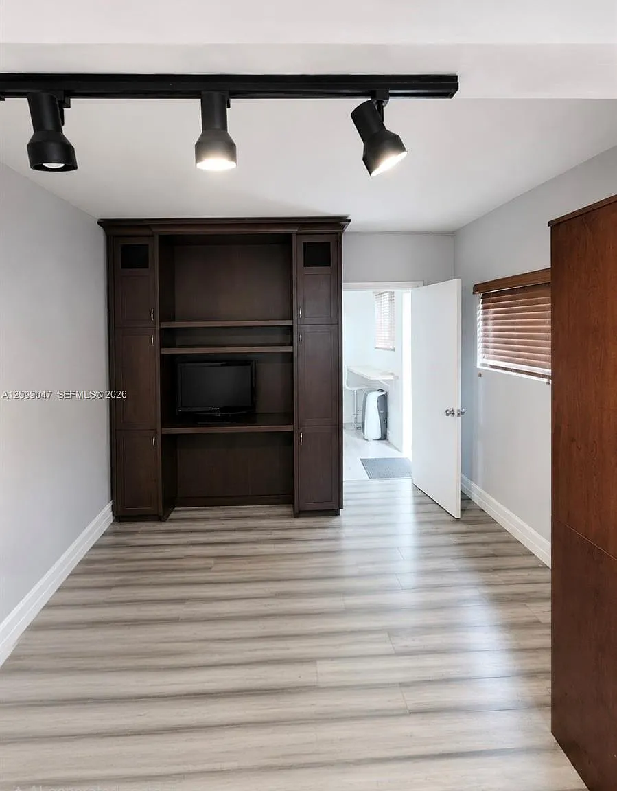 Bird Road Terrace — Photo 1