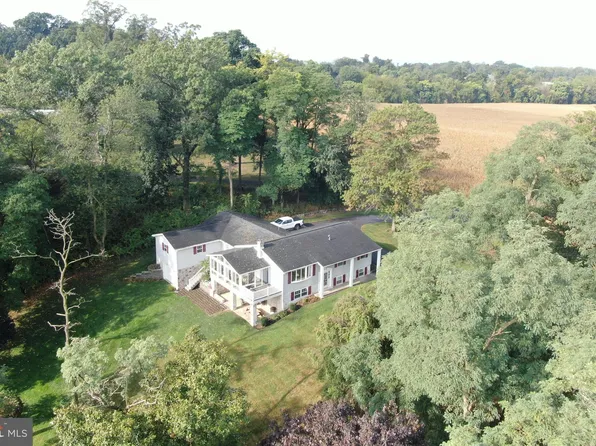 1910 Springview Dr, Chambersburg, PA 17202