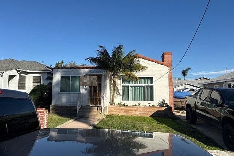 1st image of 758 W 18th St