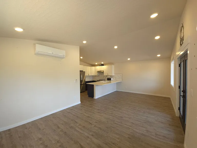 3835 Pinecreek Rd — Photo 3
