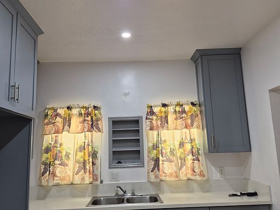 2nd image of 1818 Chestnut Ave #A