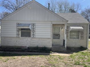 2248 SW Macvicar Ave, Topeka, KS 66611