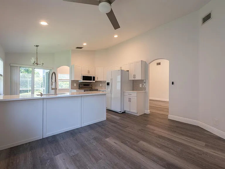 10651 Buttonwood Lake Dr — Photo 7
