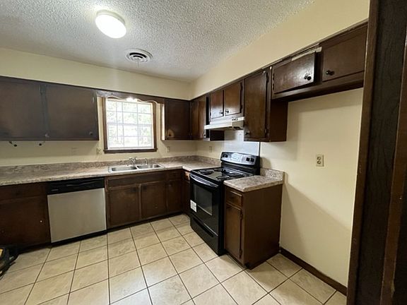 3rd image of 3125 Briarwood Dr