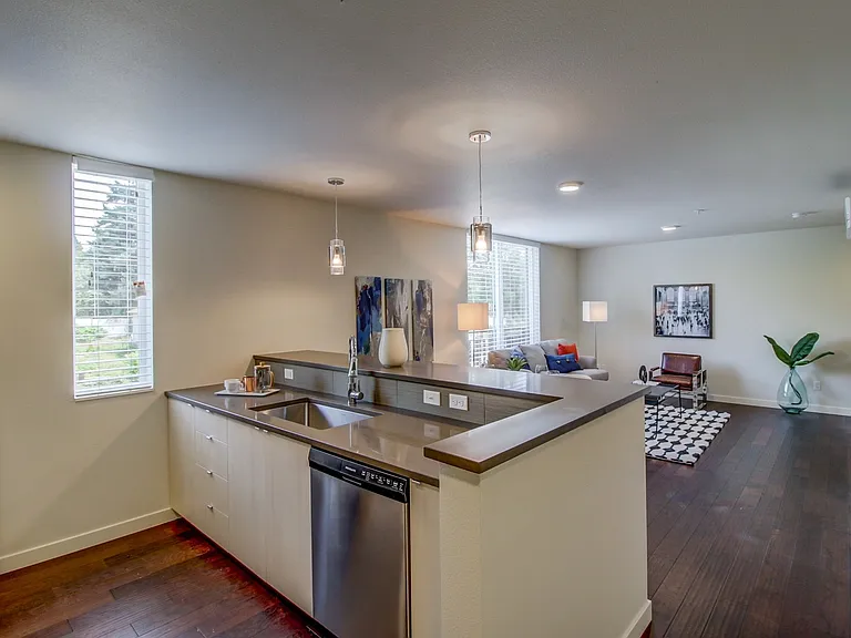 686 SE Spokane St #9 — Photo 3