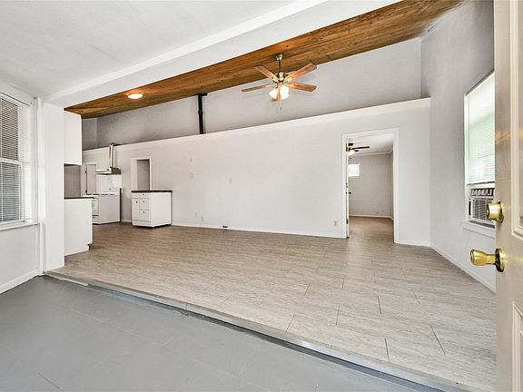 4th image of 814 Broadway St #A