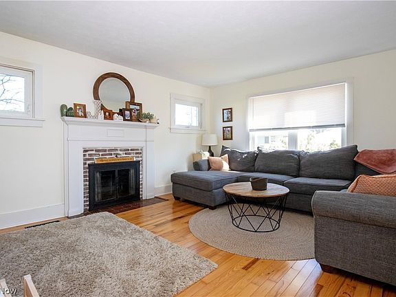 4th image of 13284 Kauffman Ave