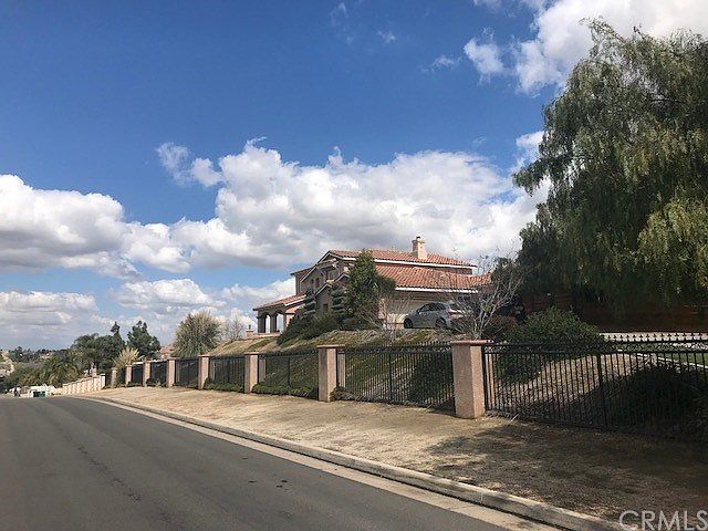 2nd image of 18604 Pinecone Ln