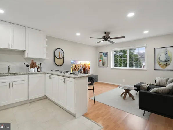 300 Byberry Rd APT 218, Philadelphia, PA 19116